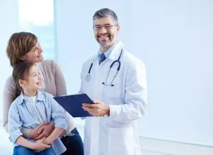 نقش پزشکان در جامعه به عنوان مشاوران سلامتی و روانشناسان بسیار مهم است.