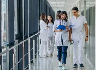 علوم پزشکی پایه و اساس تضمین و ارتقای سلامت جامعه را فراهم می کند